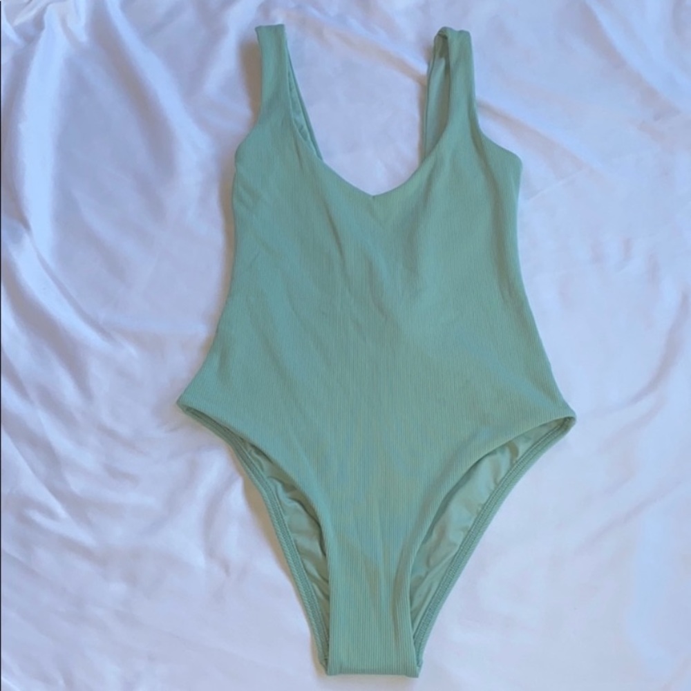 L*Space Ribbed Arizona One Piece Swimsuit Sz 6 - Picture 3 of 6